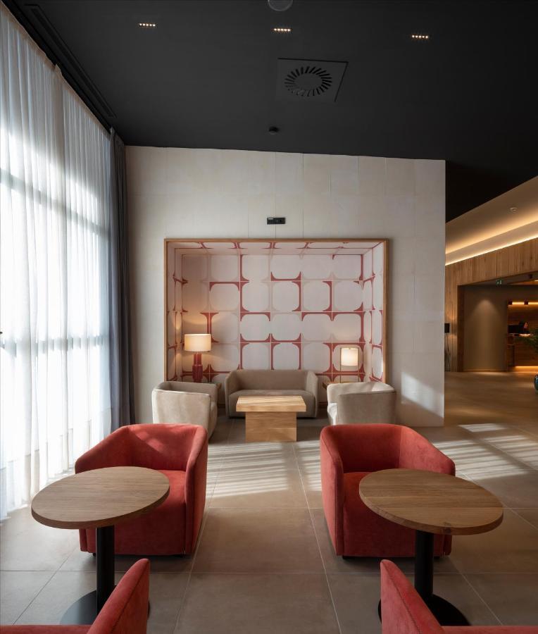 Hotel Ciudad De โลโกรโญ ภายนอก รูปภาพ