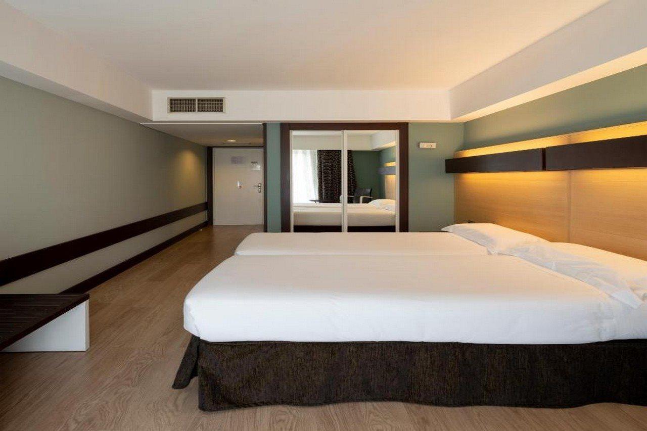 Hotel Ciudad De โลโกรโญ ภายนอก รูปภาพ