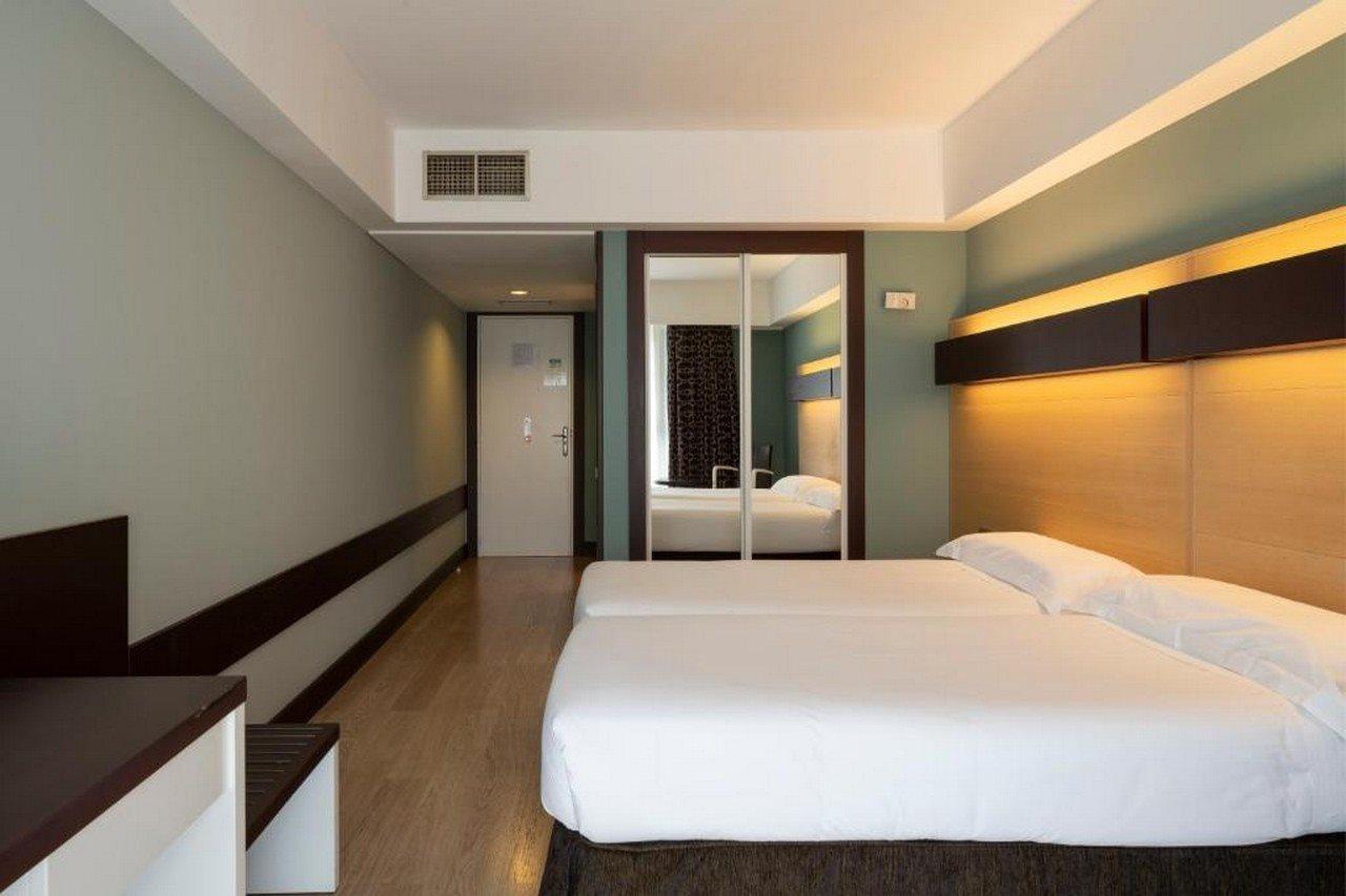 Hotel Ciudad De โลโกรโญ ภายนอก รูปภาพ