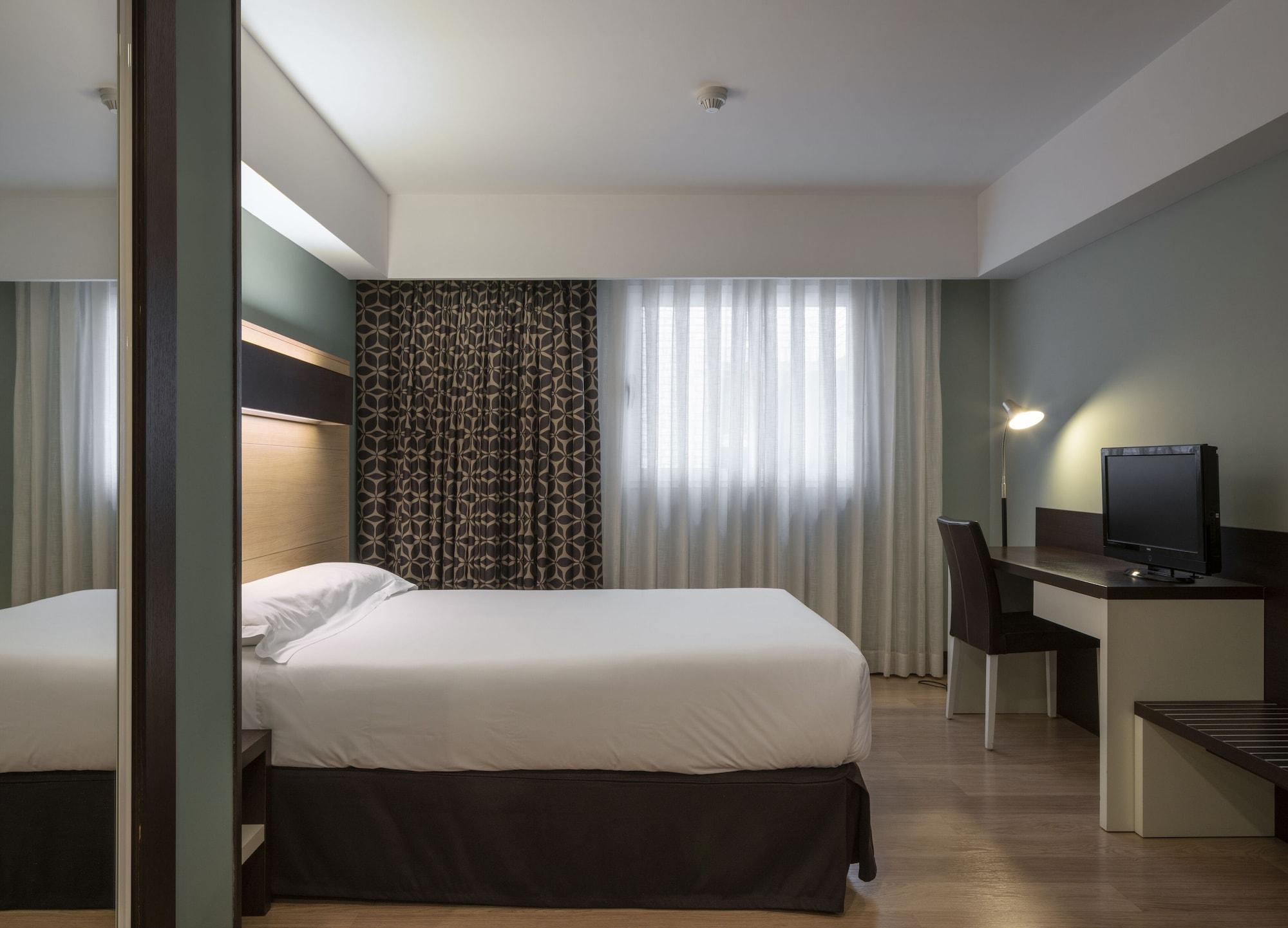 Hotel Ciudad De โลโกรโญ ภายนอก รูปภาพ