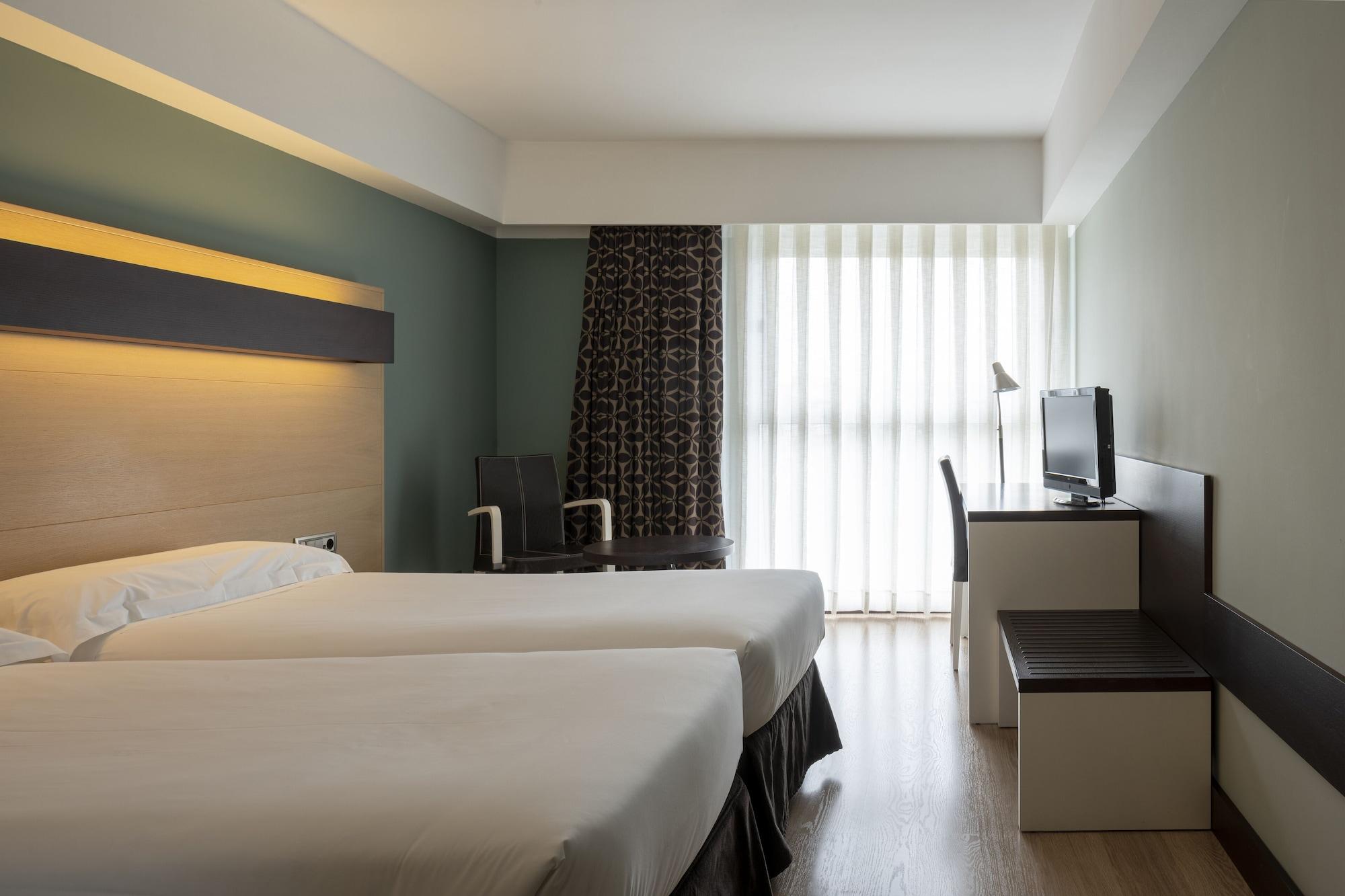 Hotel Ciudad De โลโกรโญ ภายนอก รูปภาพ