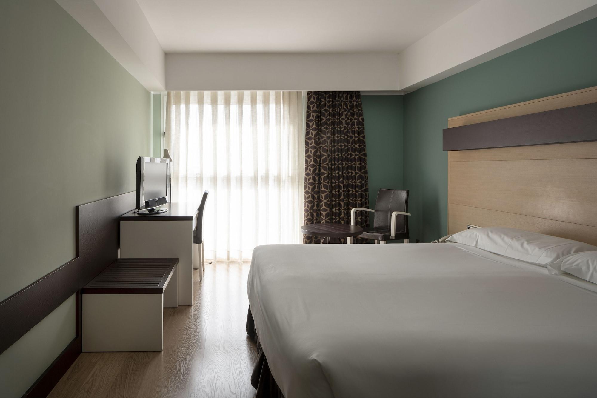 Hotel Ciudad De โลโกรโญ ภายนอก รูปภาพ