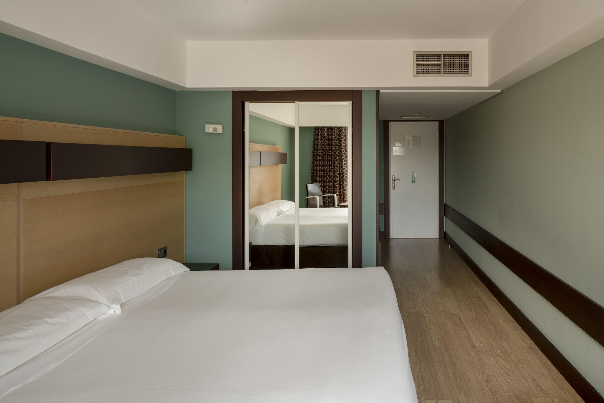 Hotel Ciudad De โลโกรโญ ภายนอก รูปภาพ