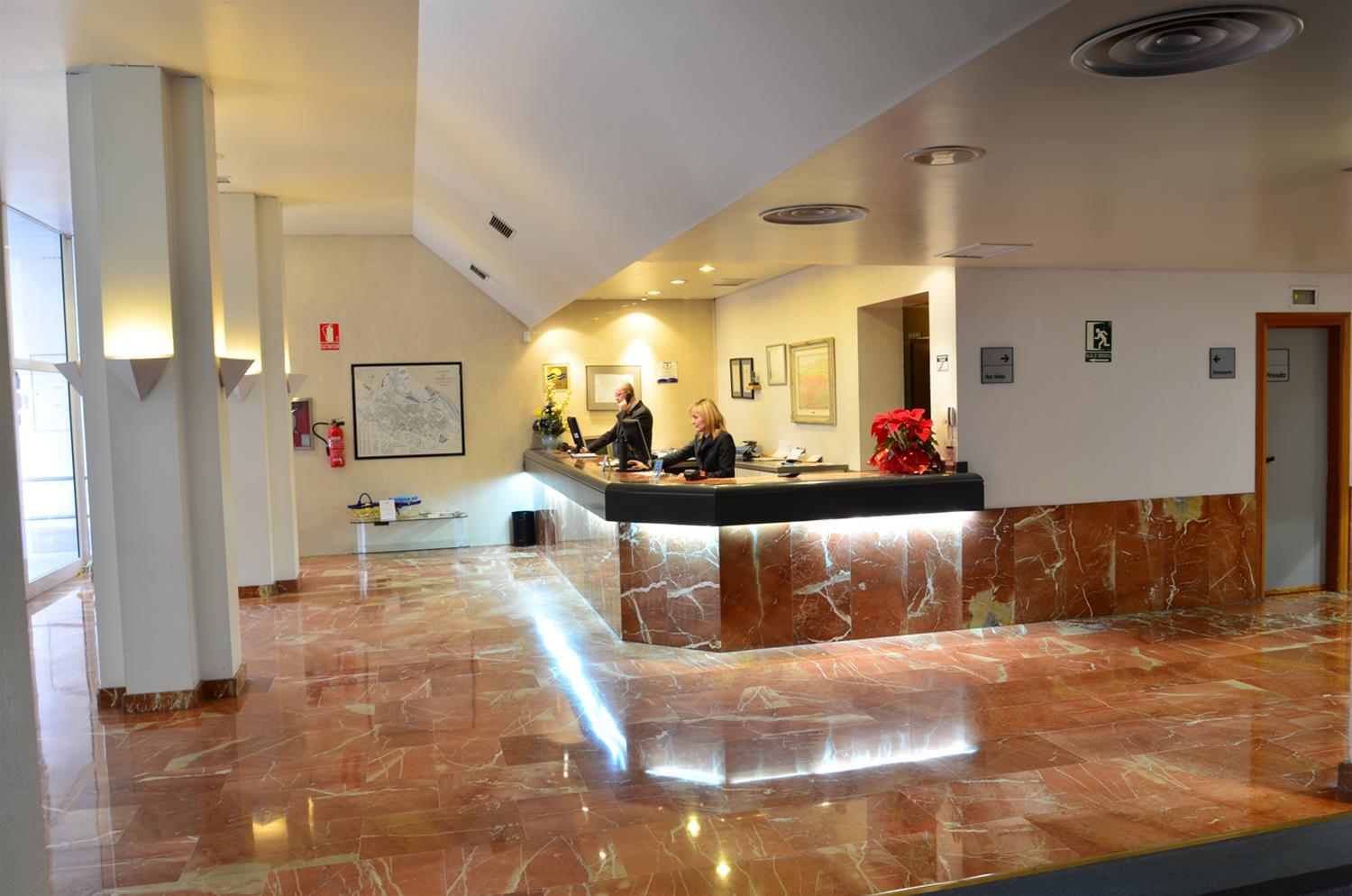 Hotel Ciudad De โลโกรโญ ภายนอก รูปภาพ